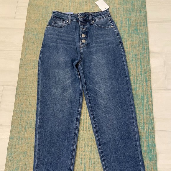 Mom Jeans - Picture 1 of 4